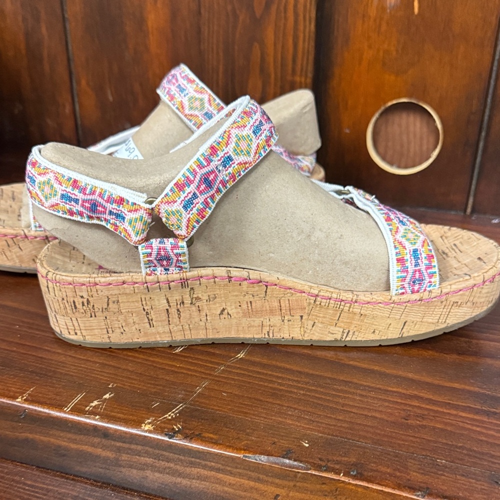 NWT Born Multicolor Patterned Platform Sandals NWT - image 6